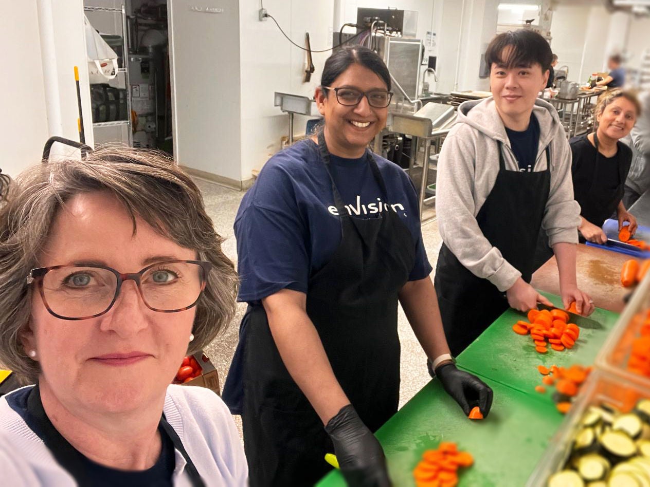 Group of women cutting vegetables 